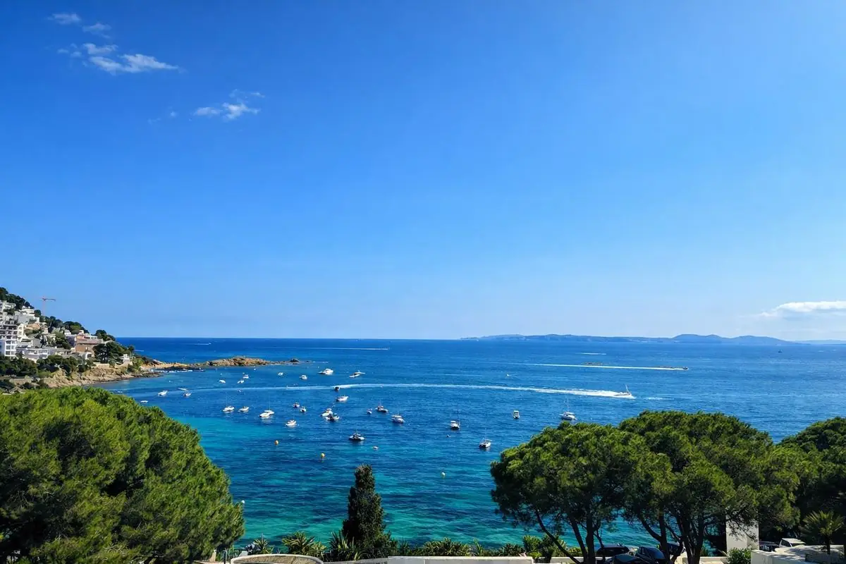 Terrasse · Essen mit Meerblick